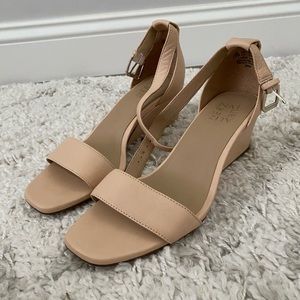Naturalizer Womens Zenia Soft Nude Strap Wedges